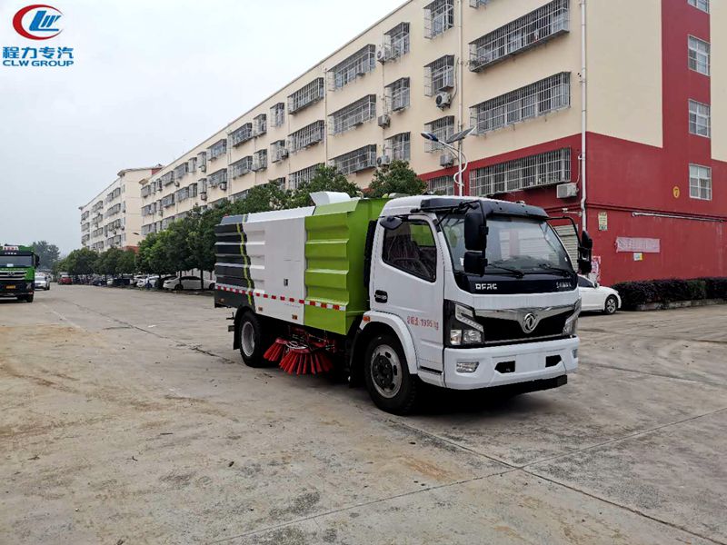 國(guó)六大多利卡掃路車
