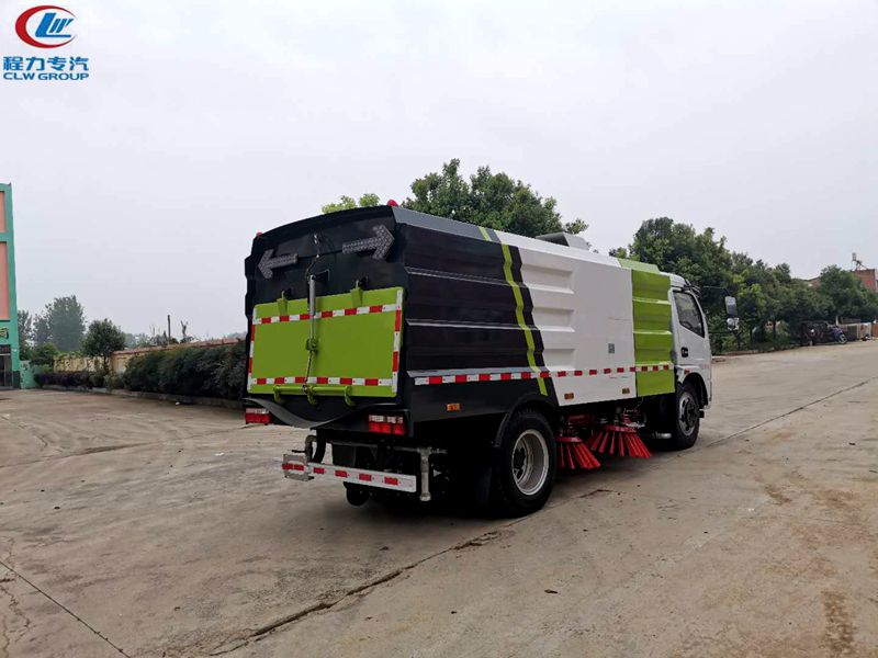 國(guó)六大多利卡掃路車