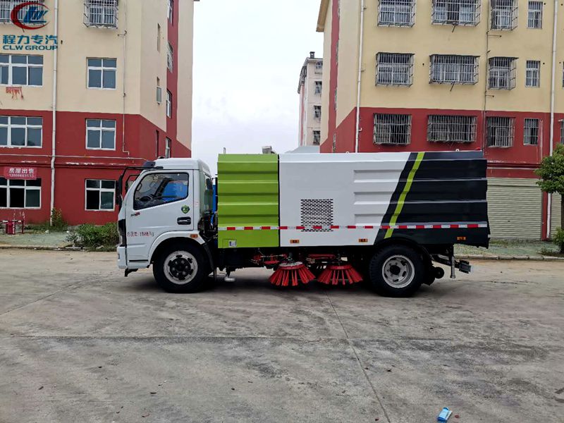 國(guó)六大多利卡掃路車