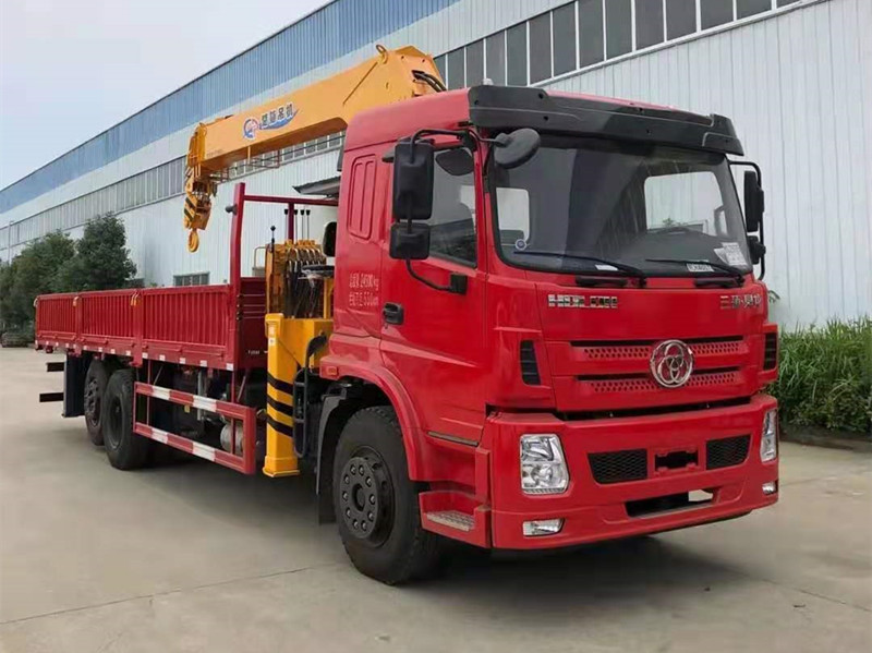 國六三環(huán)昊龍?zhí)嵘龢虺S12噸吊機(jī)